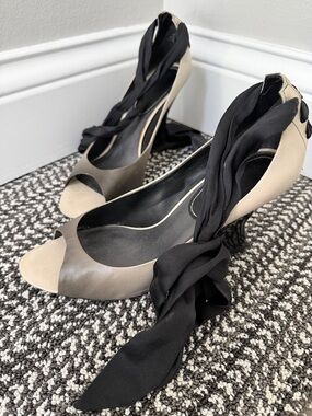 Nine West Ombre Beige/Grey/Black Peep-Toe Wedges with Wrap Detail